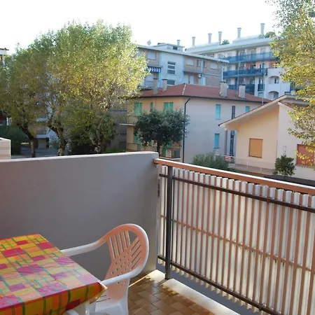 Homely Flat Few Minutes From The - Beahost Apartment