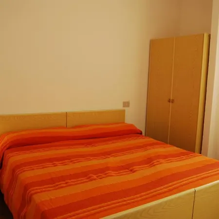 Homely Flat Few Minutes From The - Beahost *